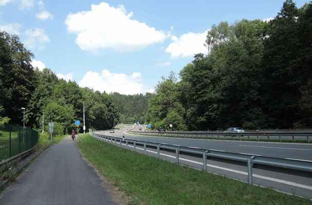 Po dálnici Jablonec - Liberec jsem jela už mnohokrát. Po cyklostezce vedle dálnice poprvé.