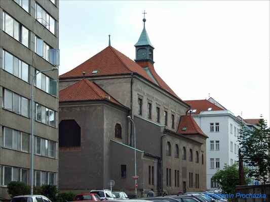 Praha-Žižkov - Kostel Sv. Anny se rozkládá na nároží mezi Ostromečskou (býv. Šlikovou), Jeseniovou a Tovačovského ulicí. Byl postavený v roce 1911 a vysvěcen 8. 10. 1911.