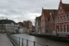 Bruggy - První zastávka na cestě byla v Bruggách. Bruggy alias Benátky severu se nacházejí skoro 100 km od Bruselu. Je to městečko, které se zachovalo od středověku v takřka nezměněné podobě. Historické jádro města leží na ostrově obkrouženém kanály, přes které vede nespočet mostů.