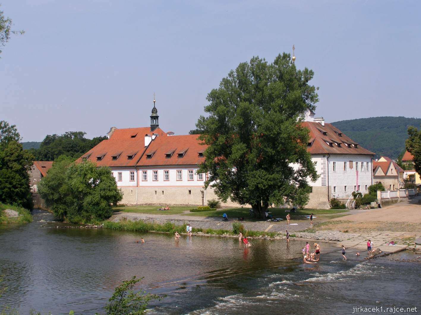 Dobřichovice - zámek 10 - pohled přes řeku Berounku