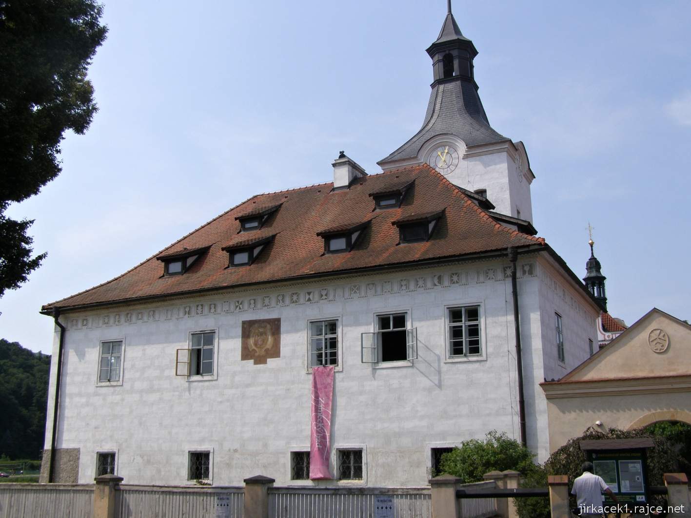 Dobřichovice - zámek 13 - pohled na čelní stranu zámku