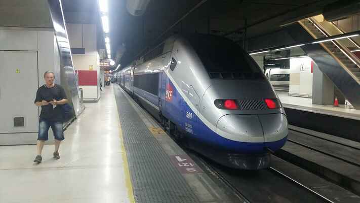 Naše TGV, které právě dorazilo do podzemního nádraží Barcelona Sants.