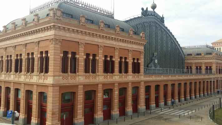 Historická budova nádraží.