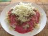 špagety s řepovou om. s balkánským sýrem a smetanou + luncheon meat+eidam strouhaný - .